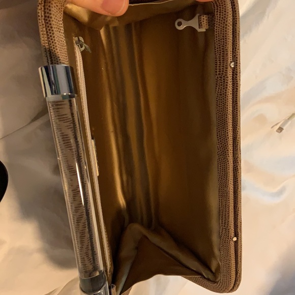 RODO BEIGE TAN LIGHT BROWN TEXTURED CONVERTIBLE CLUTCH BAG LUCITE HANDLE - Picture 7 of 8